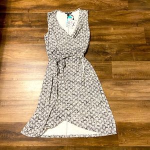 NWT 41 Hawthorn faux wrap dress. Dark gray and white. Size Large. Very soft